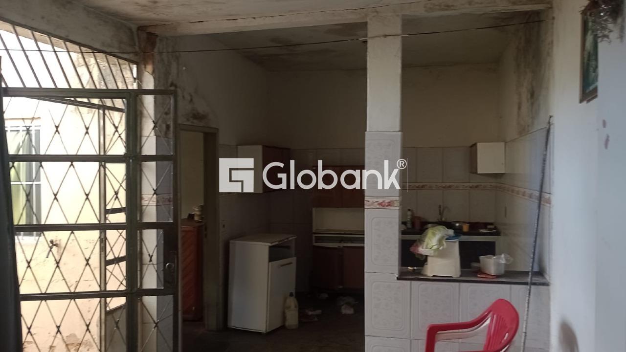 Casa 4 quartos à venda Monte Carmelo 225m² Montes Claros MG: 