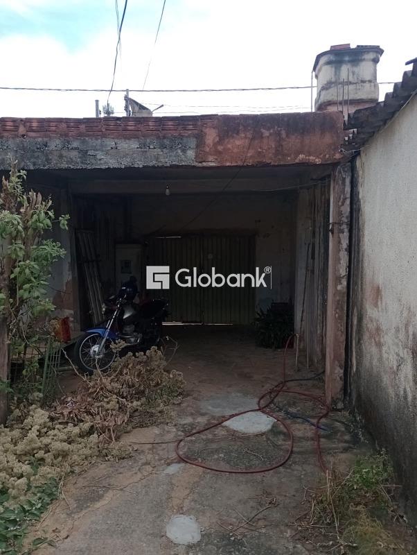 Casa 4 quartos à venda Monte Carmelo 225m² Montes Claros MG: 