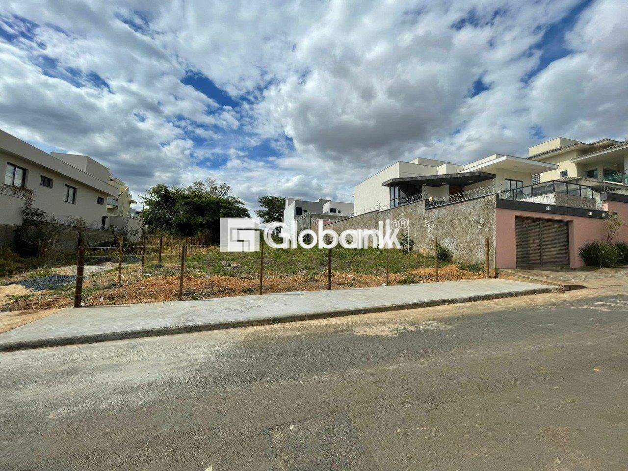 Terreno à venda Ibituruna 450m² Montes Claros MG: 