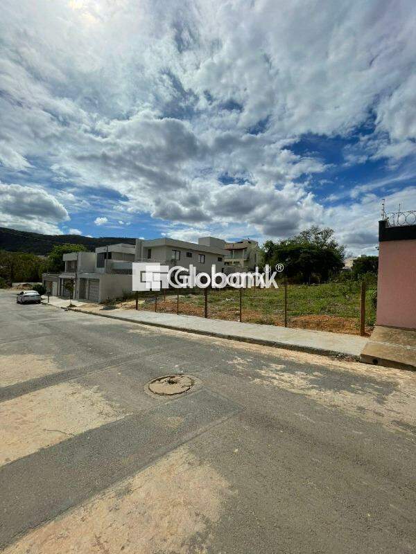 Terreno à venda Ibituruna 450m² Montes Claros MG: 