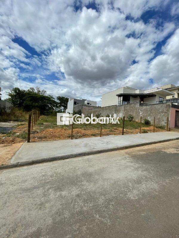 Terreno à venda Ibituruna 450m² Montes Claros MG: 