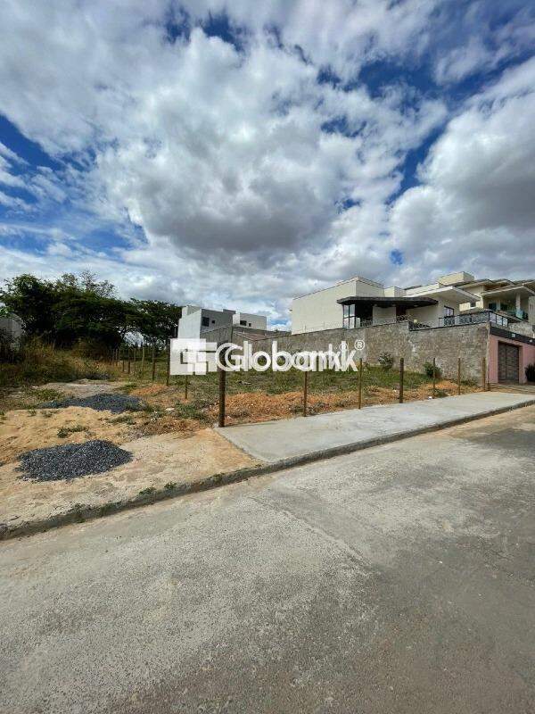 Terreno à venda Ibituruna 450m² Montes Claros MG: 