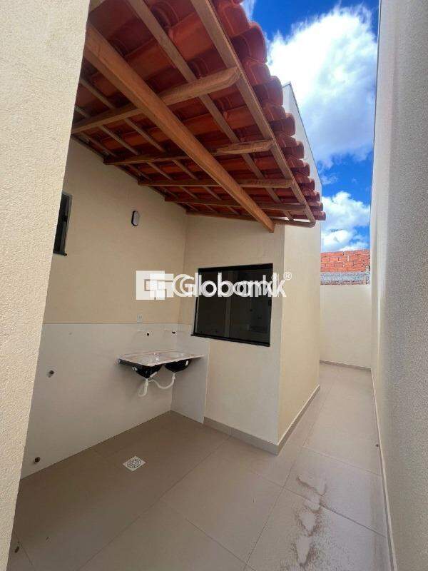 Casa 2 quartos à venda Jardim Olímpico 45m² Montes Claros MG: 