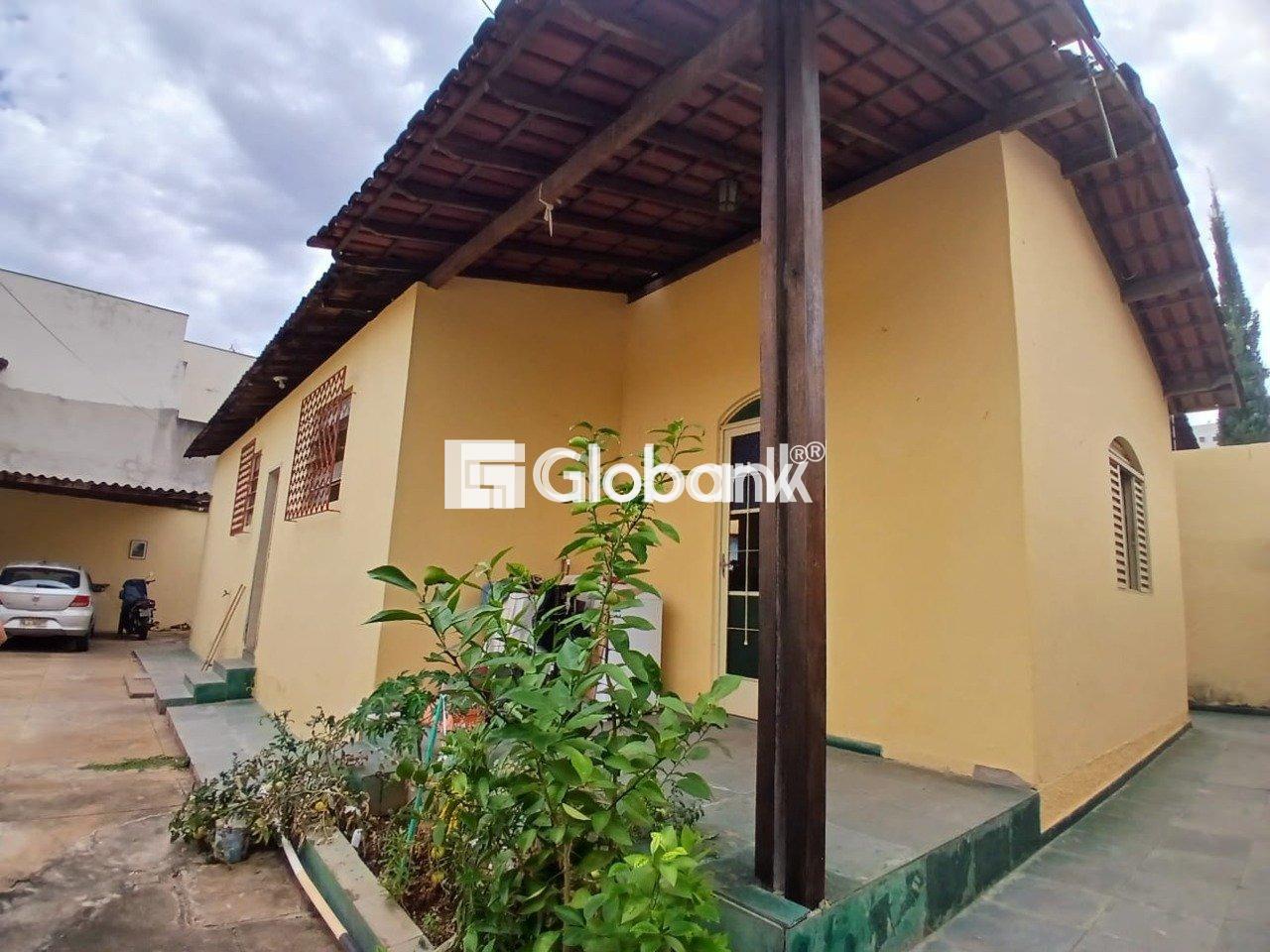Casa 3 quartos à venda Cândida Câmara 180m² Montes Claros MG: 