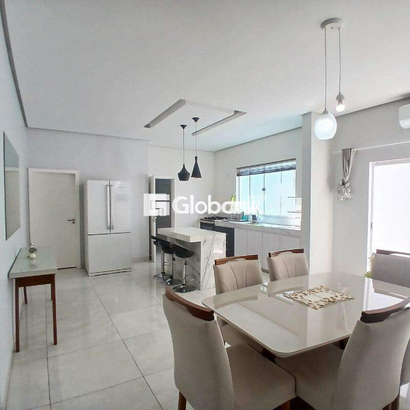 Casa 4 quartos à venda Planalto 280m² Montes Claros MG: 