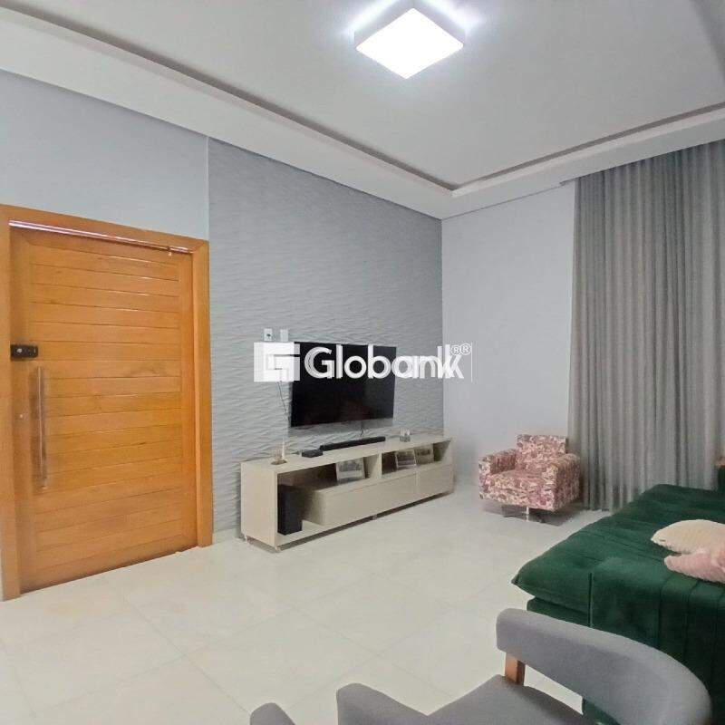 Casa 4 quartos à venda Planalto 280m² Montes Claros MG: 