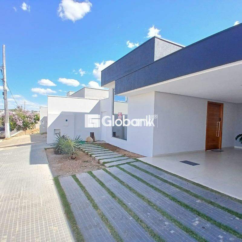 Casa 4 quartos à venda Planalto 280m² Montes Claros MG: 