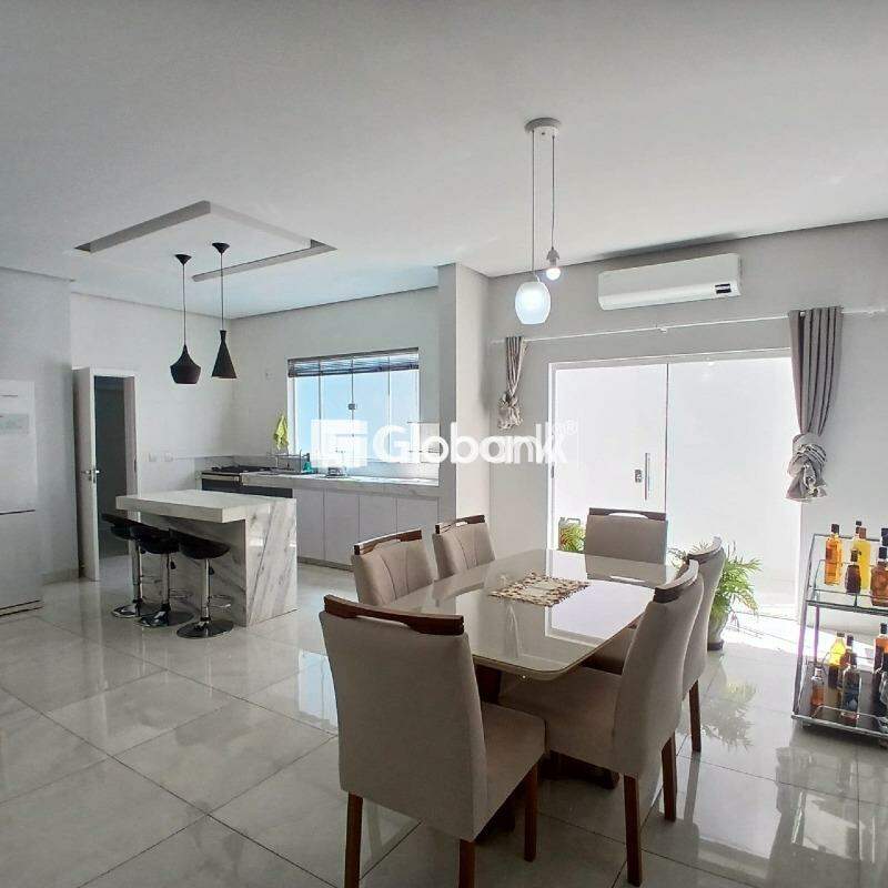 Casa 4 quartos à venda Planalto 280m² Montes Claros MG: 