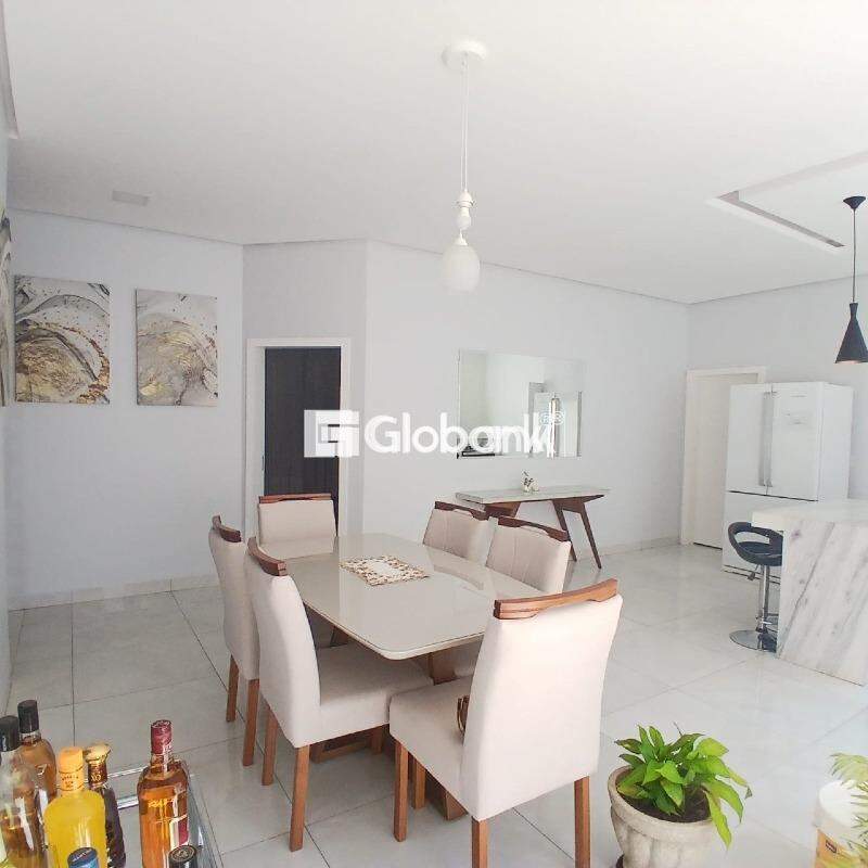 Casa 4 quartos à venda Planalto 280m² Montes Claros MG: 