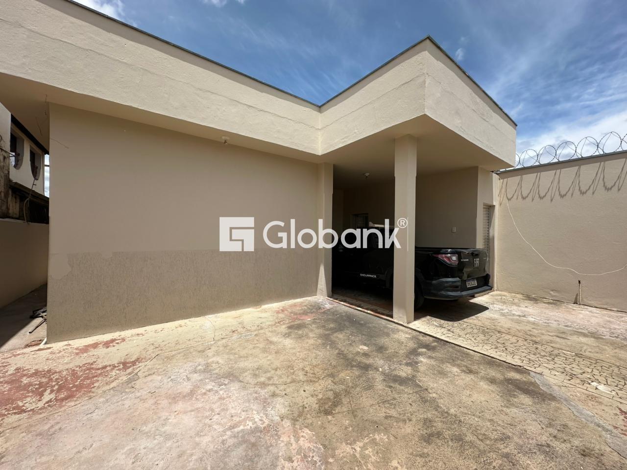 Casa 4 quartos para aluguel Edgar Pereira 110m² Montes Claros MG: Garagem