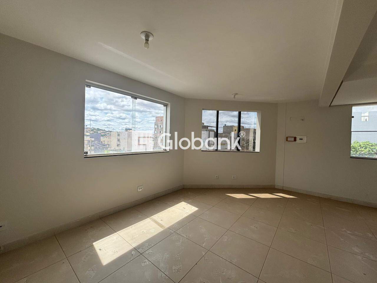Prédio para aluguel Cidade Santa Maria 1.202m² Montes Claros MG: Sala