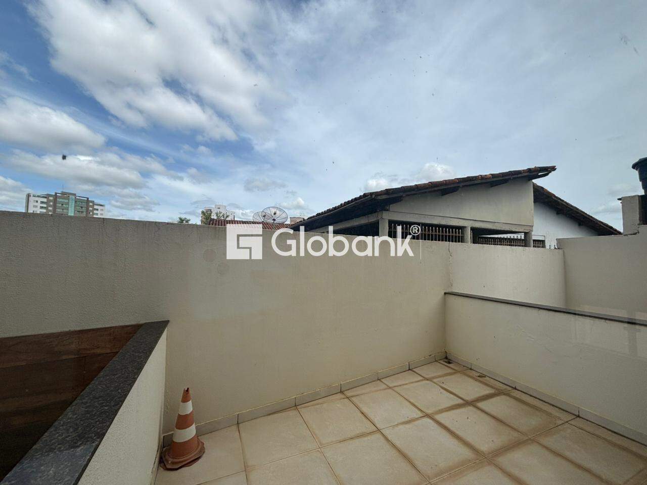 Prédio para aluguel Cidade Santa Maria 1.202m² Montes Claros MG: Varanda