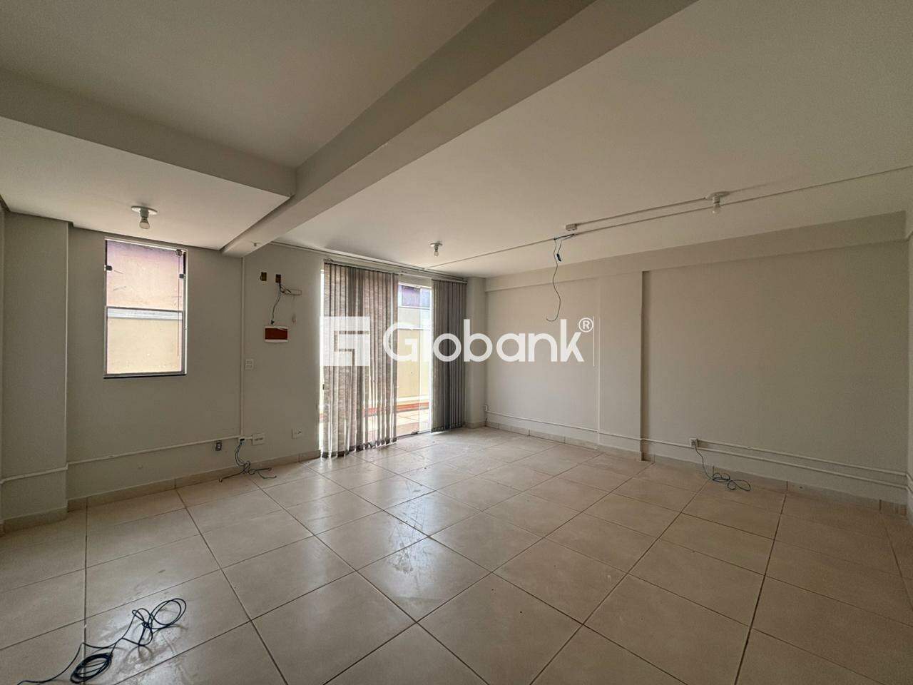 Prédio para aluguel Cidade Santa Maria 1.202m² Montes Claros MG: Sala