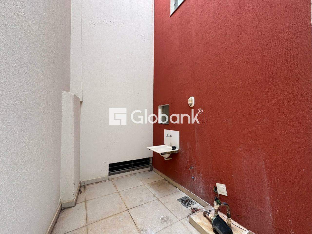 Prédio para aluguel Cidade Santa Maria 1.202m² Montes Claros MG: Área de serviço
