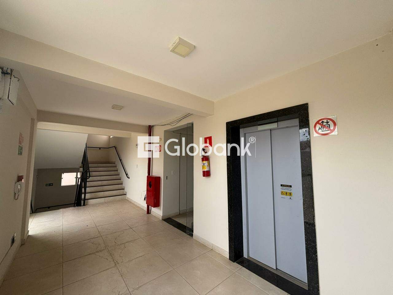 Prédio para aluguel Cidade Santa Maria 1.202m² Montes Claros MG: Elevador