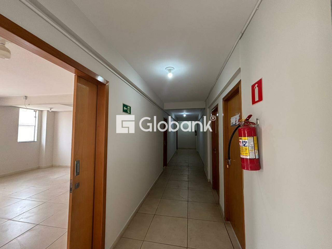Prédio para aluguel Cidade Santa Maria 1.202m² Montes Claros MG: Corredor