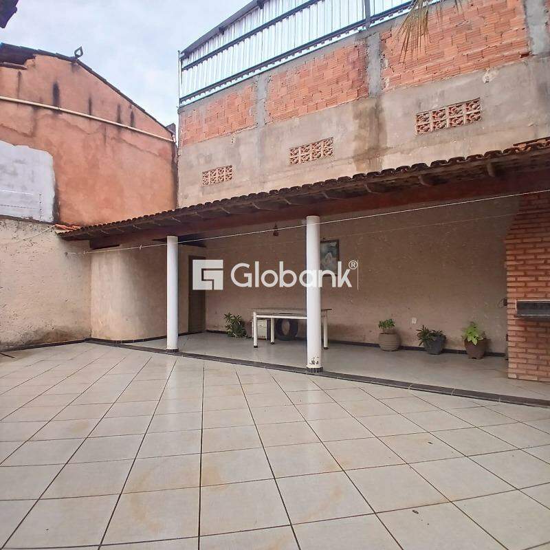Casa 3 quartos à venda Esplanada 270m² Montes Claros MG: 