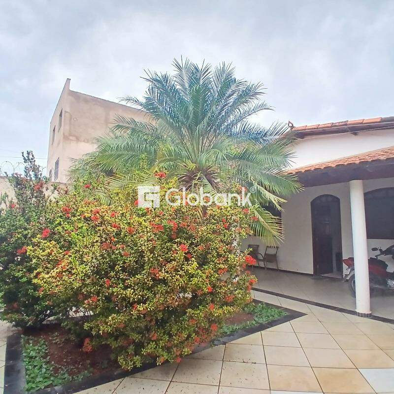 Casa 3 quartos à venda Esplanada 270m² Montes Claros MG: 
