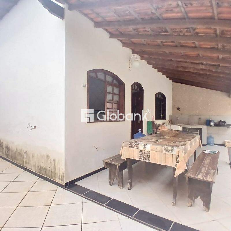 Casa 3 quartos à venda Esplanada 270m² Montes Claros MG: 