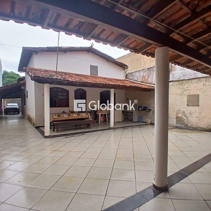 Casa 3 quartos à venda Esplanada 270m² Montes Claros MG: 