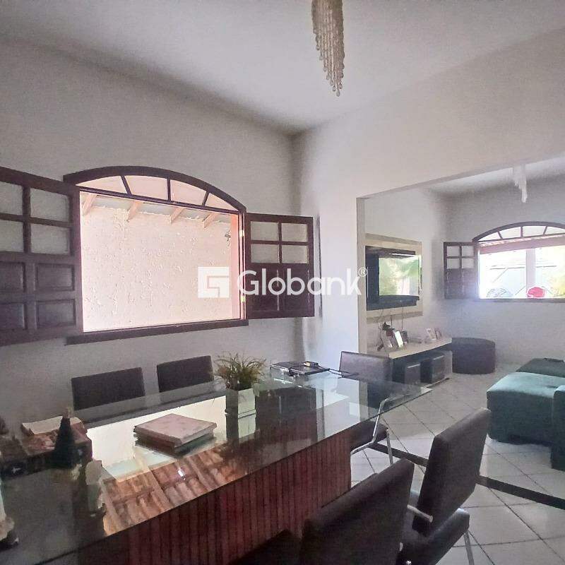 Casa 3 quartos à venda Esplanada 270m² Montes Claros MG: 