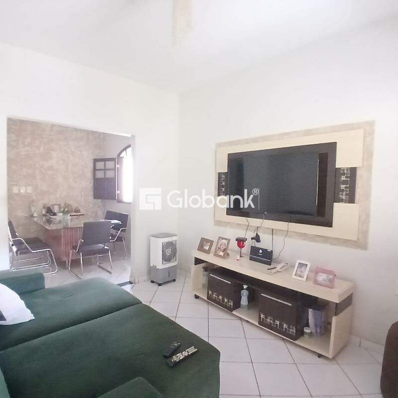 Casa 3 quartos à venda Esplanada 270m² Montes Claros MG: 