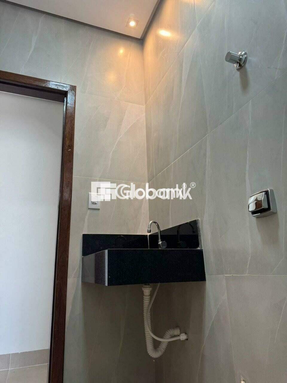 Casa 3 quartos à venda Jardim Primavera 62m² Montes Claros MG: Banheiro