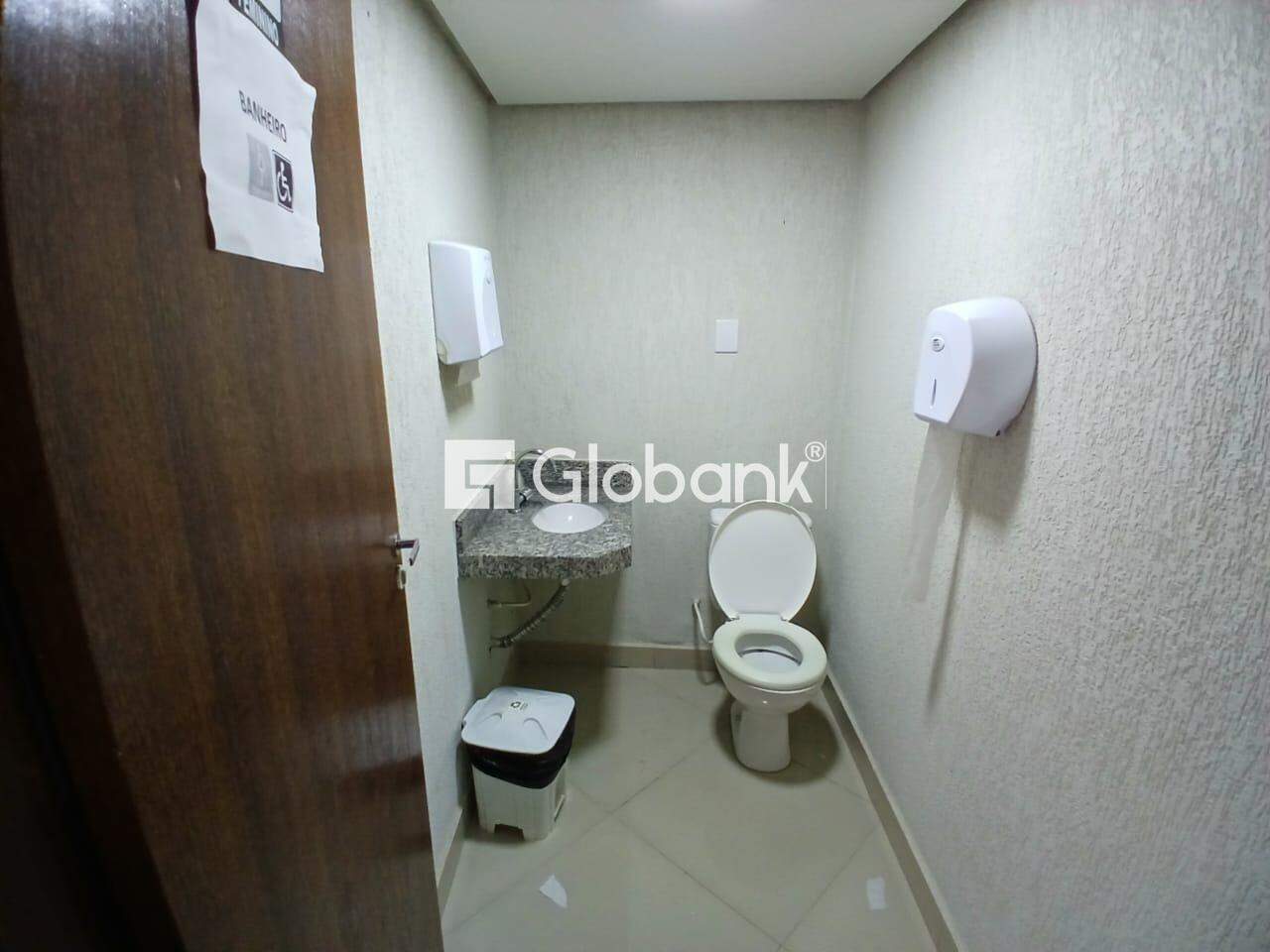 Ponto comercial para aluguel Centro 248m² Montes Claros MG: Banheiro
