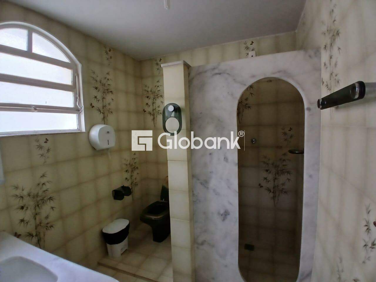 Ponto comercial para aluguel Centro 248m² Montes Claros MG: Banheiro
