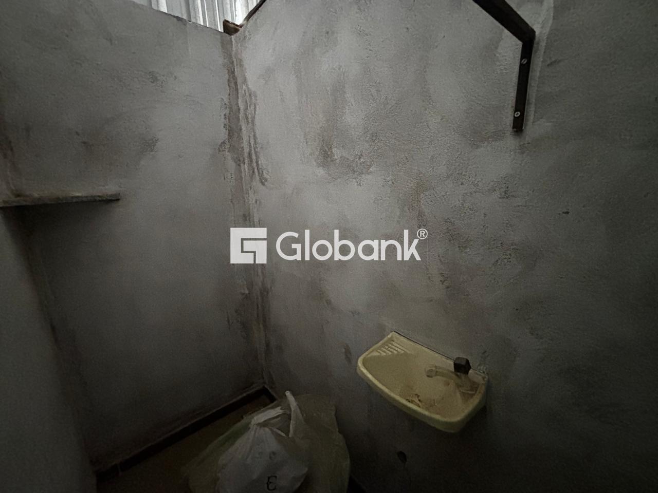 Galpão para aluguel Vila Greice 90m² Montes Claros MG: Banheiro