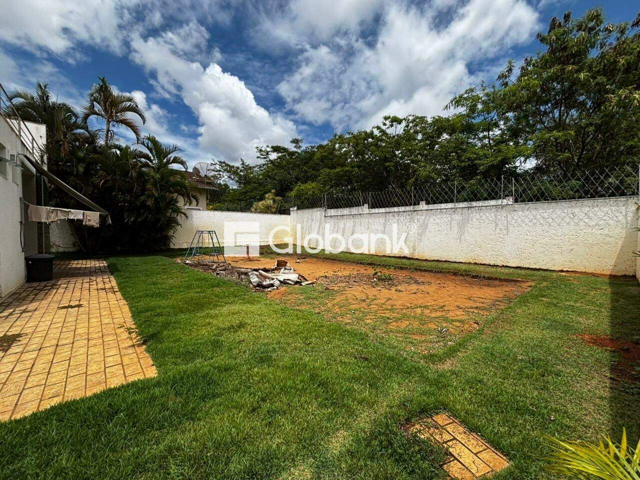 Casa em condomínio 3 quartos para aluguel Ibituruna 180m² Montes Claros MG: Quintal