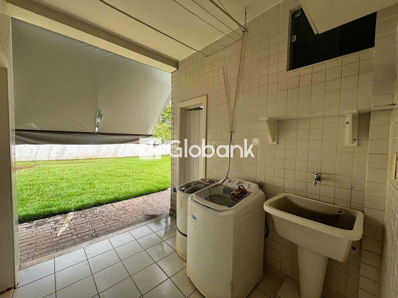 Casa em condomínio 3 quartos para aluguel Ibituruna 180m² Montes Claros MG: Área de serviço