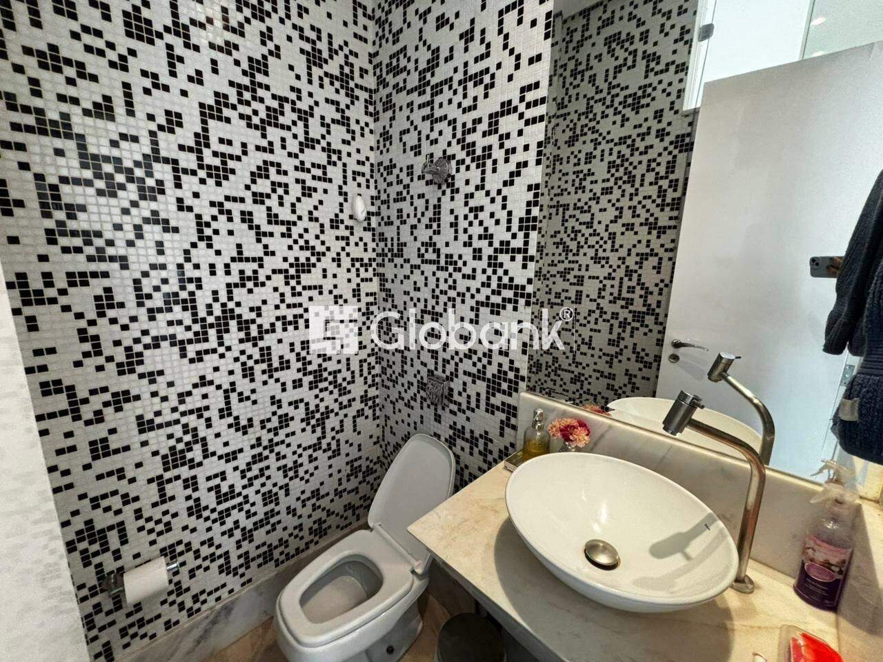 Casa em condomínio 3 quartos para aluguel Ibituruna 180m² Montes Claros MG: Banheiro social