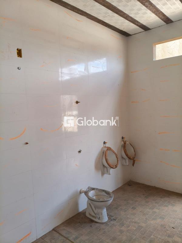 Ponto comercial para aluguel Santo Antônio 1.150m² Montes Claros MG: Banheiro