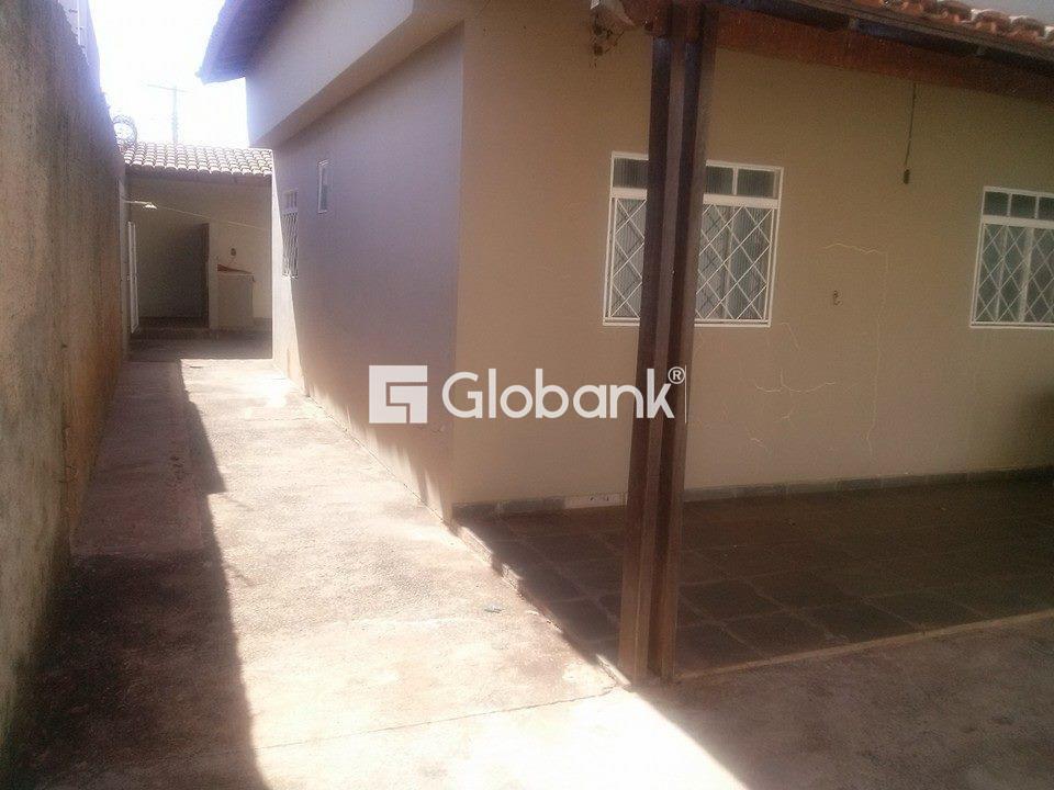 Casa 3 quartos à venda Alto Floresta 100m² Montes Claros MG: 