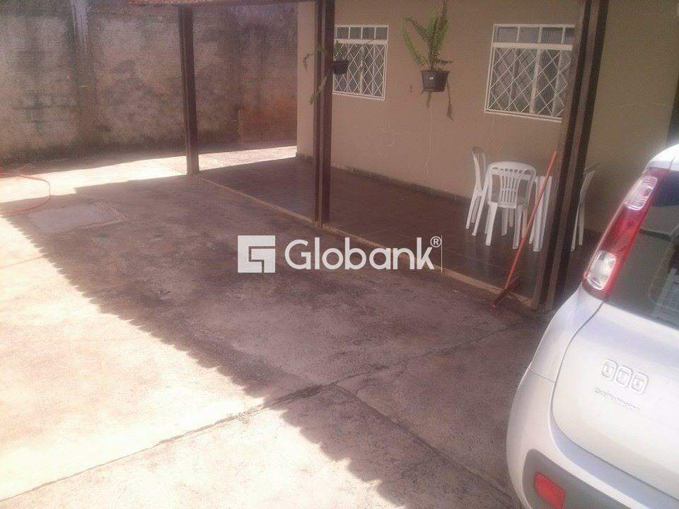 Casa 3 quartos à venda Alto Floresta 100m² Montes Claros MG: 