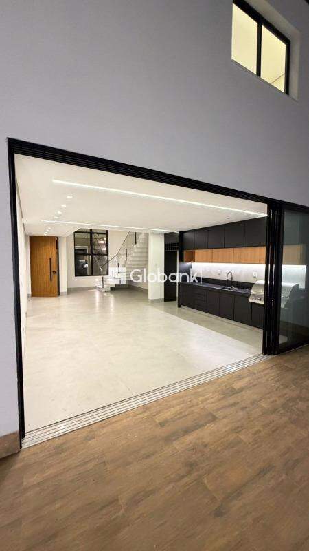 Casa 5 quartos à venda Ibituruna 220m² Montes Claros MG: 