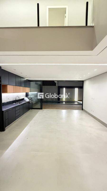 Casa 5 quartos à venda Ibituruna 220m² Montes Claros MG: