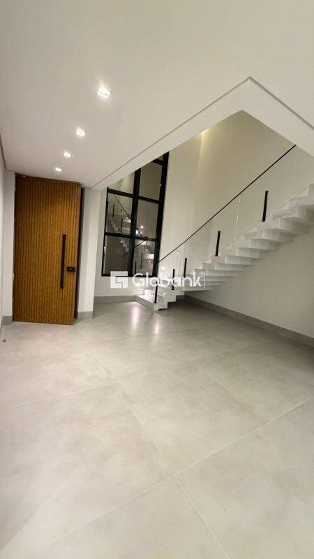Casa 5 quartos à venda Ibituruna 220m² Montes Claros MG: