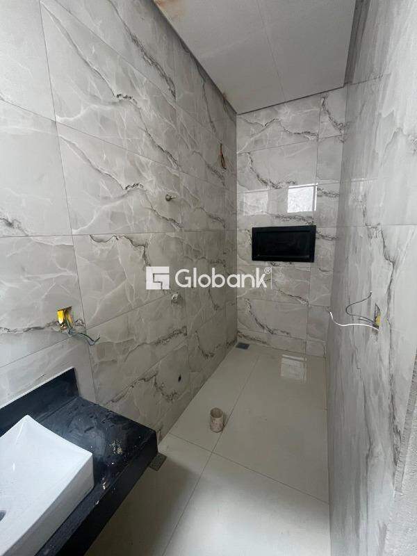 Casa 3 quartos à venda Residencial Sul Jacarandás 180m² Montes Claros MG: SUÍTE