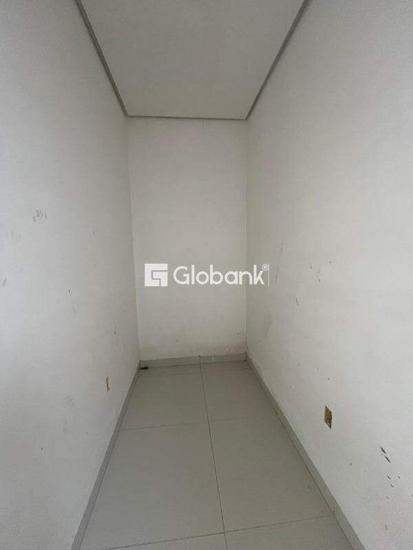 Casa 3 quartos à venda Residencial Sul Jacarandás 180m² Montes Claros MG: CLOSET