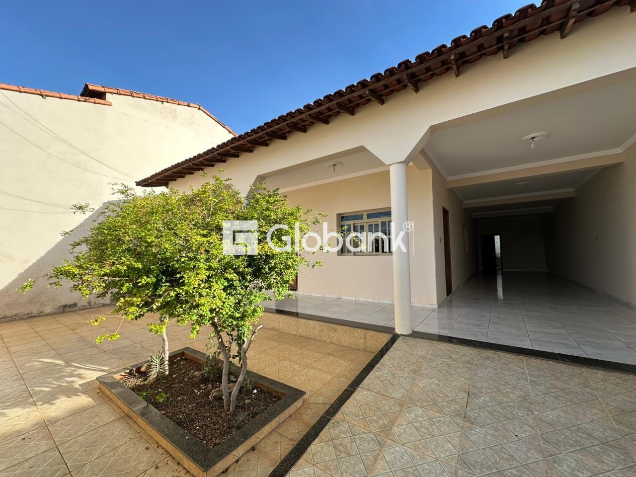Casa 3 quartos para aluguel Jardim Palmeiras 110m² Montes Claros MG: Fachada
