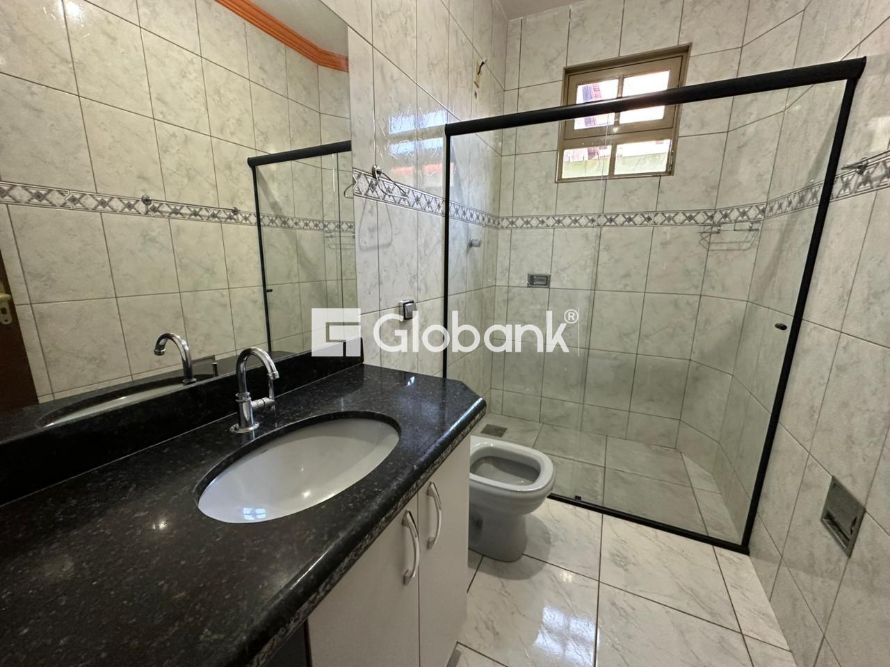 Casa 3 quartos para aluguel Jardim Palmeiras 110m² Montes Claros MG: Banheiro social