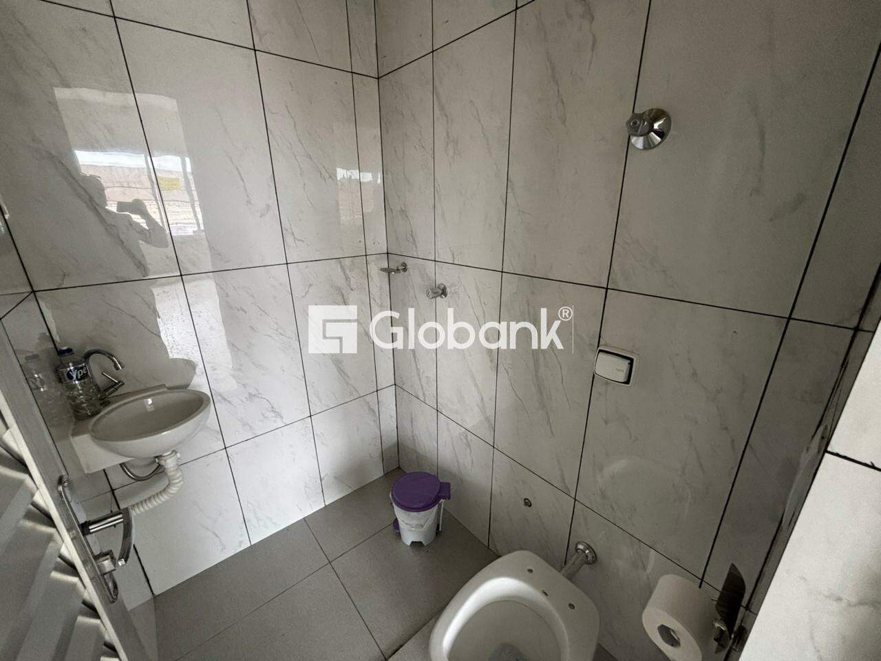 Sala comercial para aluguel Jardim São Geraldo 85m² Montes Claros MG: Banheiro masc