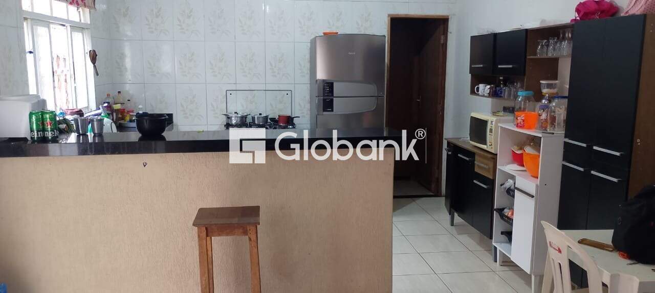 Casa 5 quartos à venda Maracanã 120m² Montes Claros MG: 