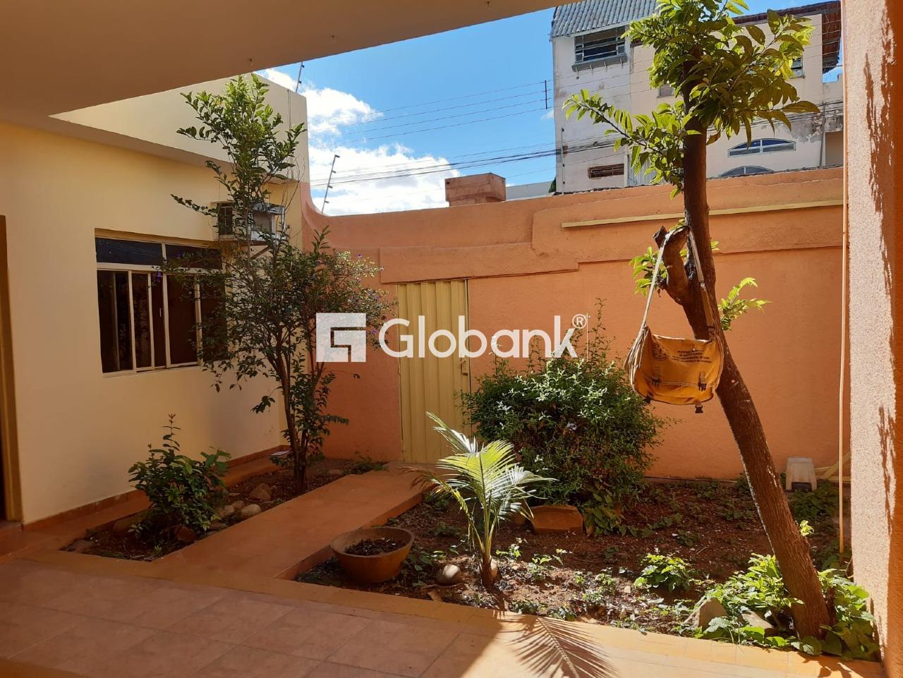 Casa 6 quartos à venda Centro 200m² Montes Claros MG: 