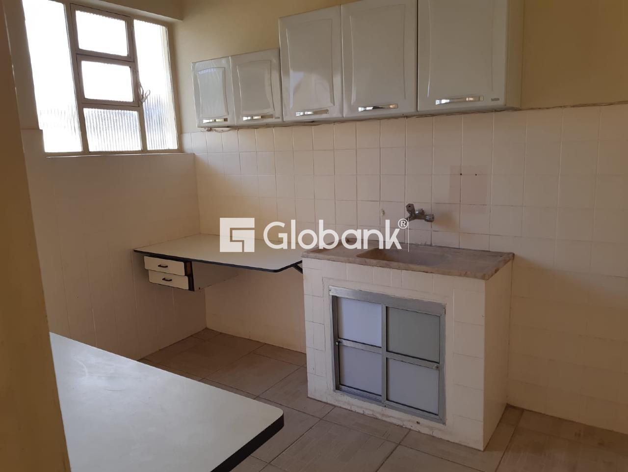 Casa 6 quartos à venda Centro 200m² Montes Claros MG: 