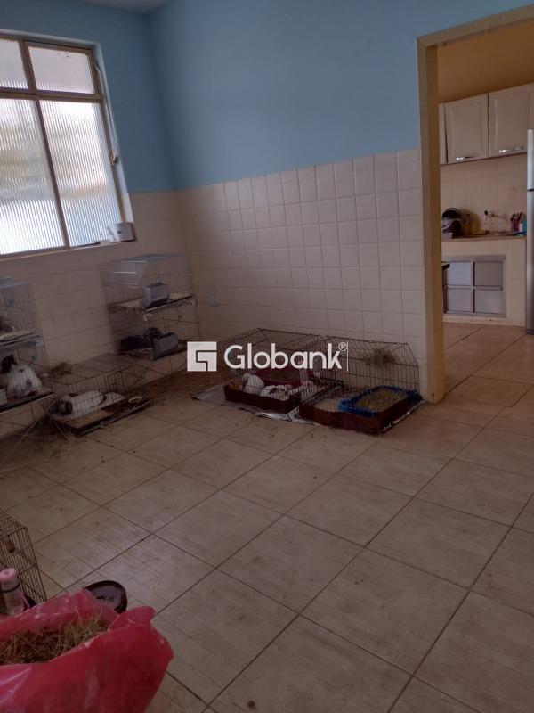 Casa 6 quartos à venda Centro 200m² Montes Claros MG: 