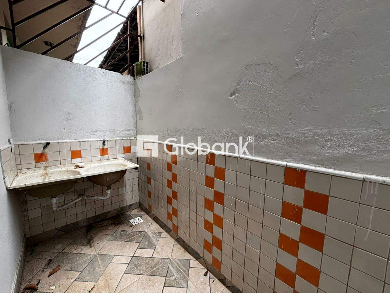 Ponto comercial para aluguel Vila Guilhermina 50m² Montes Claros MG: Área de serviço