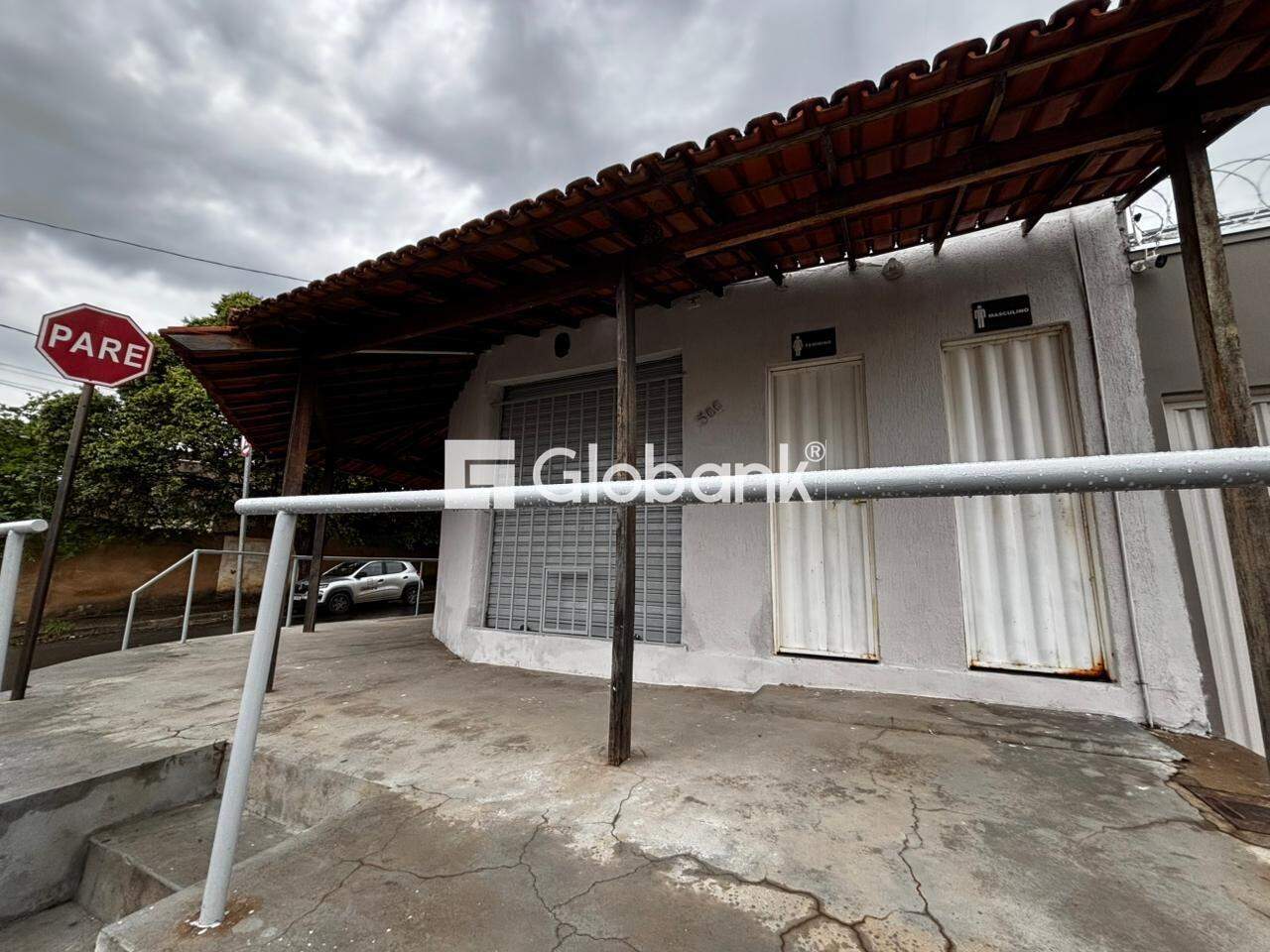 Ponto comercial para aluguel Vila Sumaré 50m² Montes Claros MG: Fachada lateral